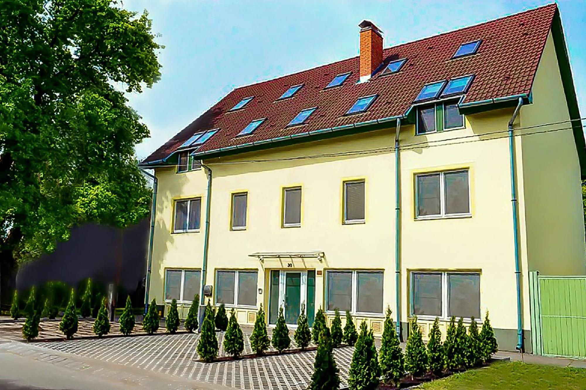 Nexus Vendeghaz Szeged Aparthotel Exterior photo