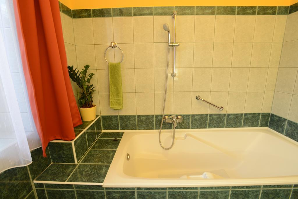 Nexus Vendeghaz Szeged Aparthotel Room photo