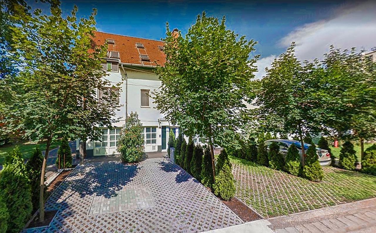 Nexus Vendeghaz Szeged Aparthotel Exterior photo